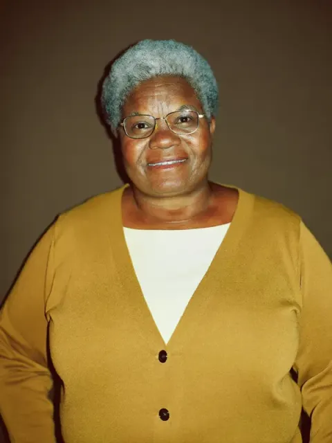 Retrato de Dona Cida, A Vovó do Placar, personagem do Joken Rush