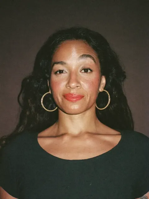 Retrato de Tati Dobrada, A Cartomante do Bluff, personagem do Joken Rush